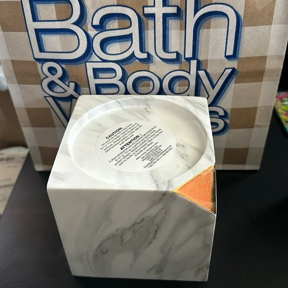 Bath & body works 3 wick candle holder - Picture 3 of 5